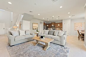 Blissful Haven @ Windsor Westside by Shine Villas 995