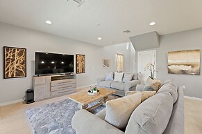 Blissful Haven @ Windsor Westside by Shine Villas 995