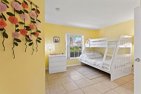 Gilded Parasol by Shine Villas Remington Golf 420