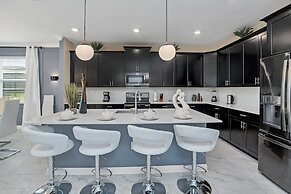 Fantasia @ Storey Lake by Shine Villas #408