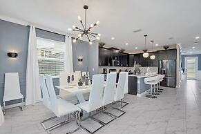 Fantasia @ Storey Lake by Shine Villas #408