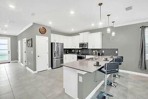 Jurassic Water View @storey Lake by Shine Villas! Sleeps up to 24! #02