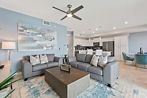 Decadent Penguin - Storey Lake by Shine Villas #704