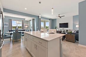 Decadent Penguin - Storey Lake by Shine Villas #704