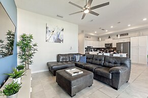 2bd Top Floor Condo Overlooking Pool by Shine Villas