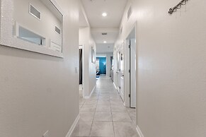 2bd Top Floor Condo Overlooking Pool by Shine Villas