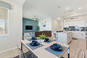 2bd Top Floor Condo Overlooking Pool by Shine Villas