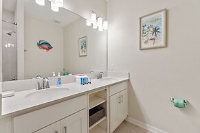 2bd Top Floor Condo Overlooking Pool by Shine Villas