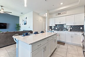 2bd Top Floor Condo Overlooking Pool by Shine Villas