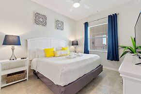 2bd Top Floor Condo Overlooking Pool by Shine Villas