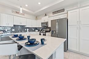 2bd Top Floor Condo Overlooking Pool by Shine Villas