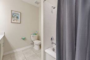 2bd Top Floor Condo Overlooking Pool by Shine Villas