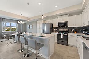 Sweet Suite Sleeps 6 @ Storey Lake by Shine Villas #903