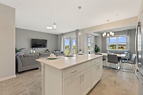 Sweet Suite Sleeps 6 @ Storey Lake by Shine Villas #903