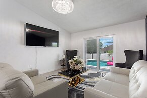 Breathe Easy at Solterra Resort by Shine Villas 706