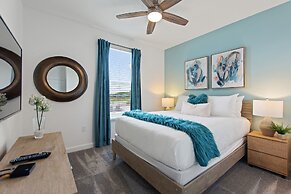 Stars Align @ Storey Lake by Shine Villas #406