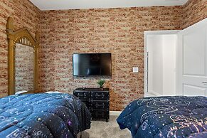 Stars Align @ Storey Lake by Shine Villas #406