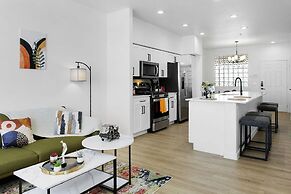 TWO Glendale CozySuites with Pool 2 & 9