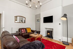 Spinnaker - Close to Town Sea Views