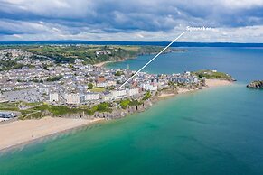 Spinnaker - Close to Town Sea Views