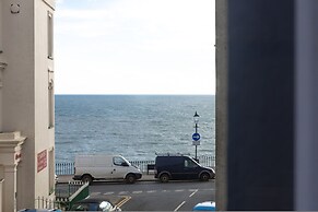 Spinnaker - Close to Town Sea Views