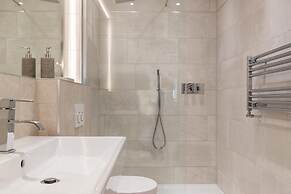 Spinnaker - Close to Town Sea Views