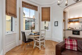 Spinnaker - Close to Town Sea Views