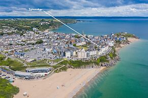 Spinnaker - Close to Town Sea Views