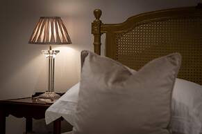 The Cwtch Apartment - Sea Views Walk to Beach