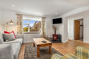 The Cwtch Apartment - Sea Views Walk to Beach