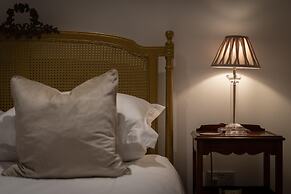 The Cwtch Apartment - Sea Views Walk to Beach