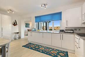 Four Oaks - Sea and Harbour Views