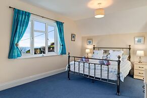 Four Oaks - Sea and Harbour Views