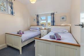 Four Oaks - Sea and Harbour Views