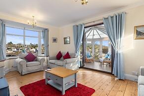 Four Oaks - Sea and Harbour Views