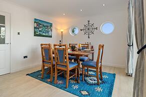 Four Oaks - Sea and Harbour Views