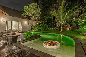 Brand new Luxury 3BR villa Ethnic Ubud 1