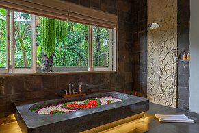Brand new Luxury 3BR villa Ethnic Ubud 1