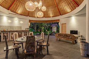 Brand new Luxury 3BR villa Ethnic Ubud 1