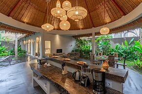 Brand new Luxury 3BR villa Ethnic Ubud 1