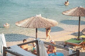 NV Seafront Studios AV Properties