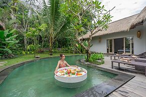 Brand New luxury 3BR Villa Ethnic Ubud 2