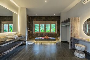 Brand New luxury 3BR Villa Ethnic Ubud 2