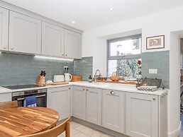 The Cottage on The Square