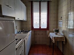 Spacious Apartment Close to the Beach - Beahost