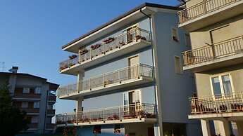 Spacious Apartment Close to the Beach - Beahost