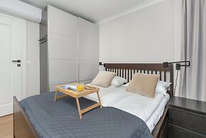 Apartment With Two Balconies by Renters