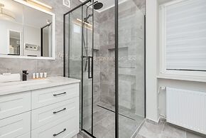 Apartment With Two Balconies by Renters