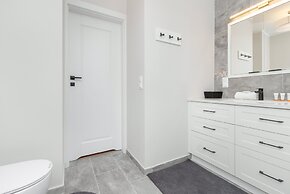 Apartment With Two Balconies by Renters