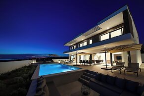 Luxury Villa del Sol